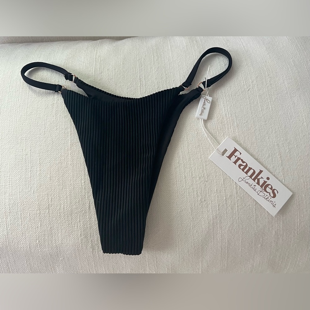 NWT FRANKIE’S BIKINIS SARA RIBBED BIKINI BOTTOM SMALL 🖤🖤